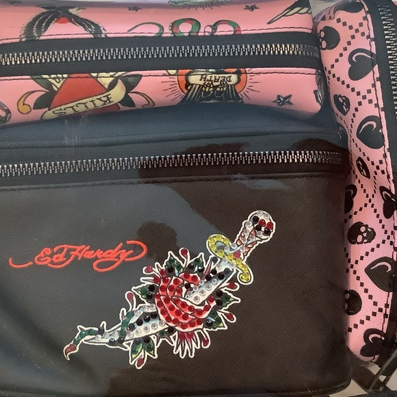 Ed Hardy 4 Piece Cosmetic Set New - Picture 2 of 4
